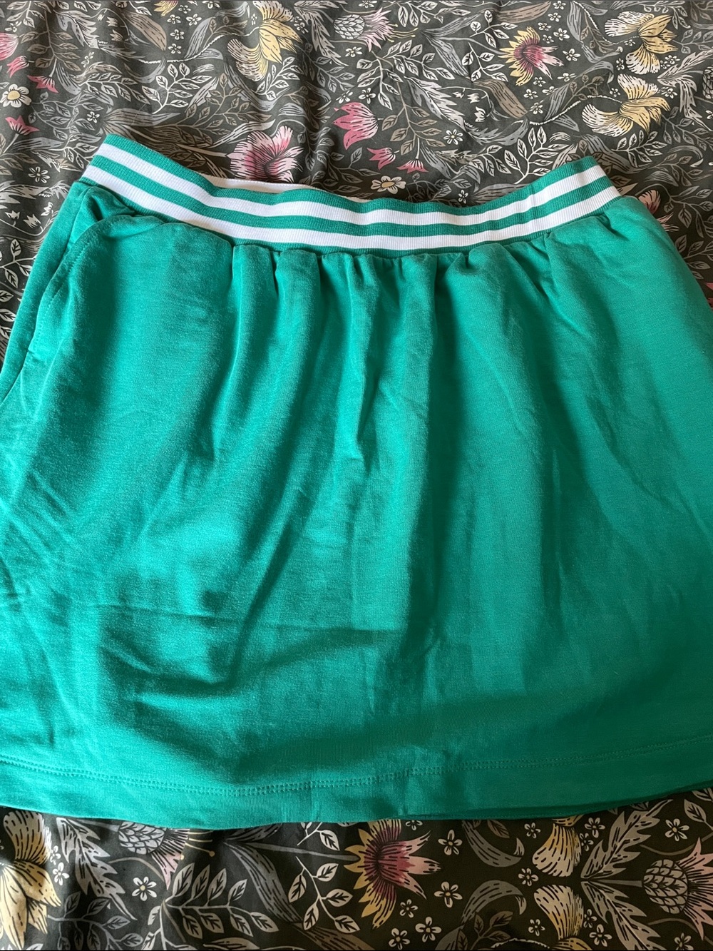 cute skirt with pockets!